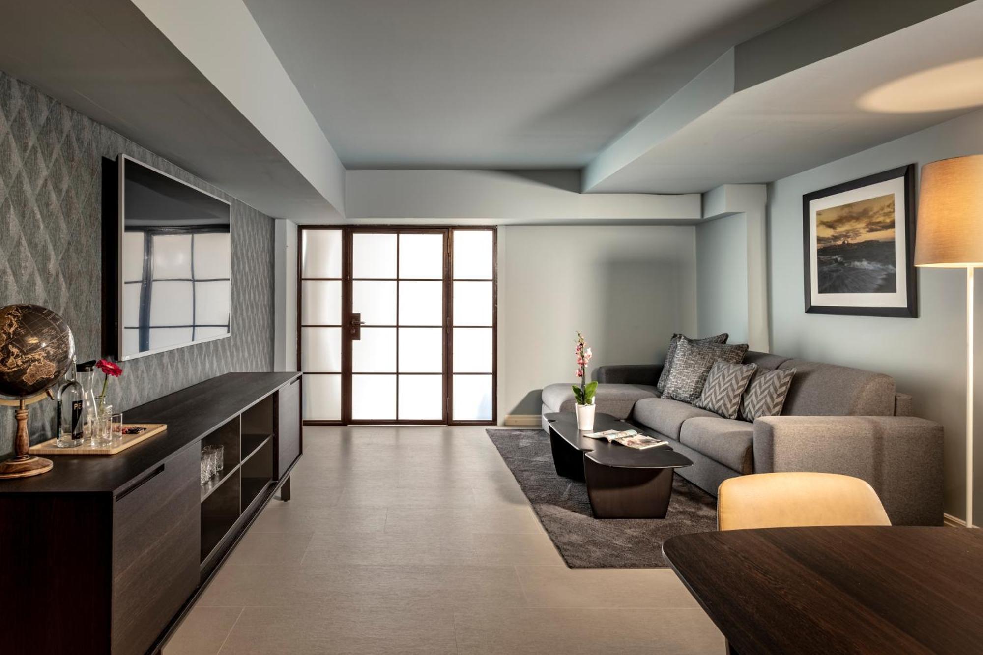 Waterfront 4*