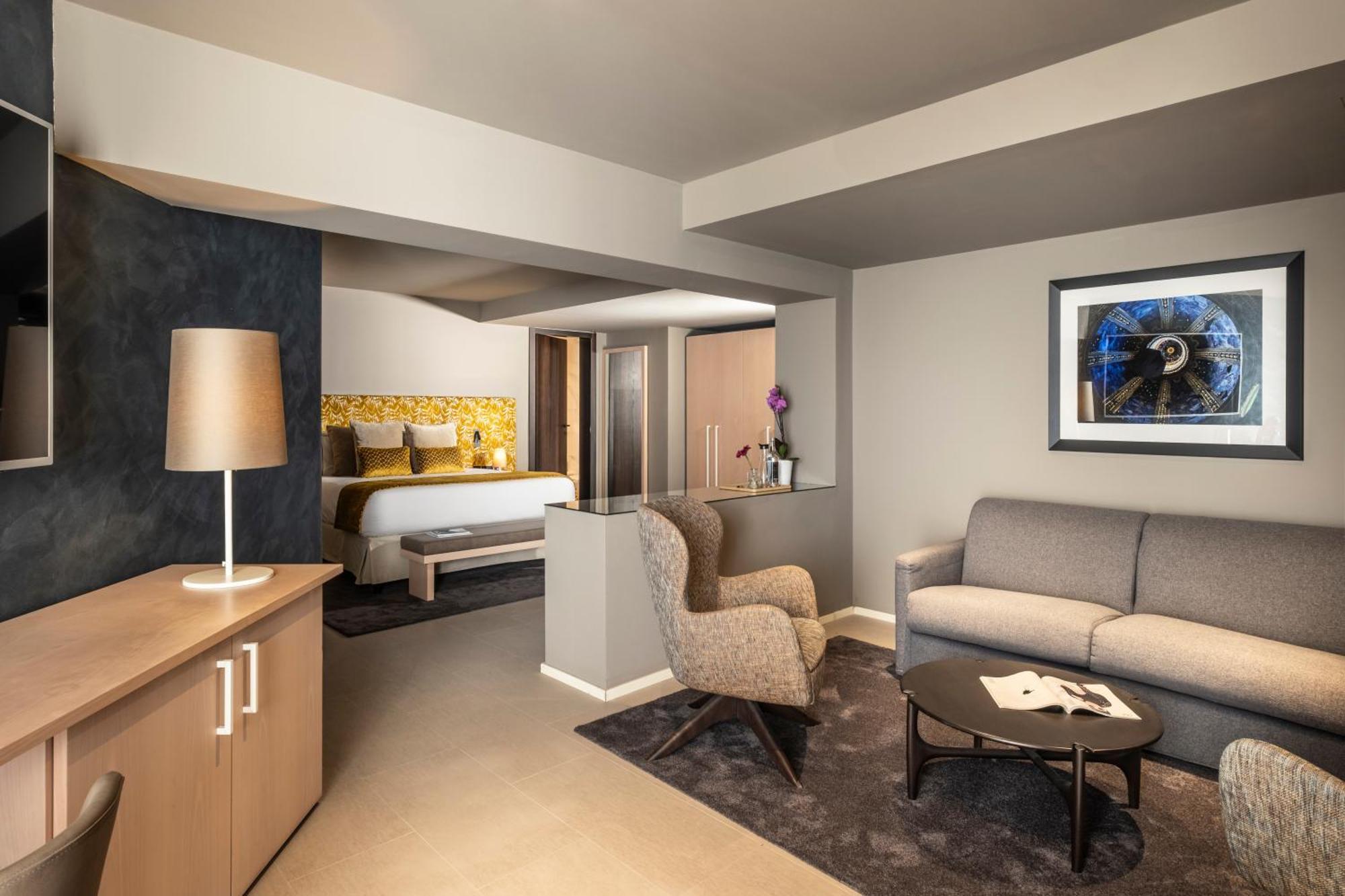 Waterfront Hotel 4*