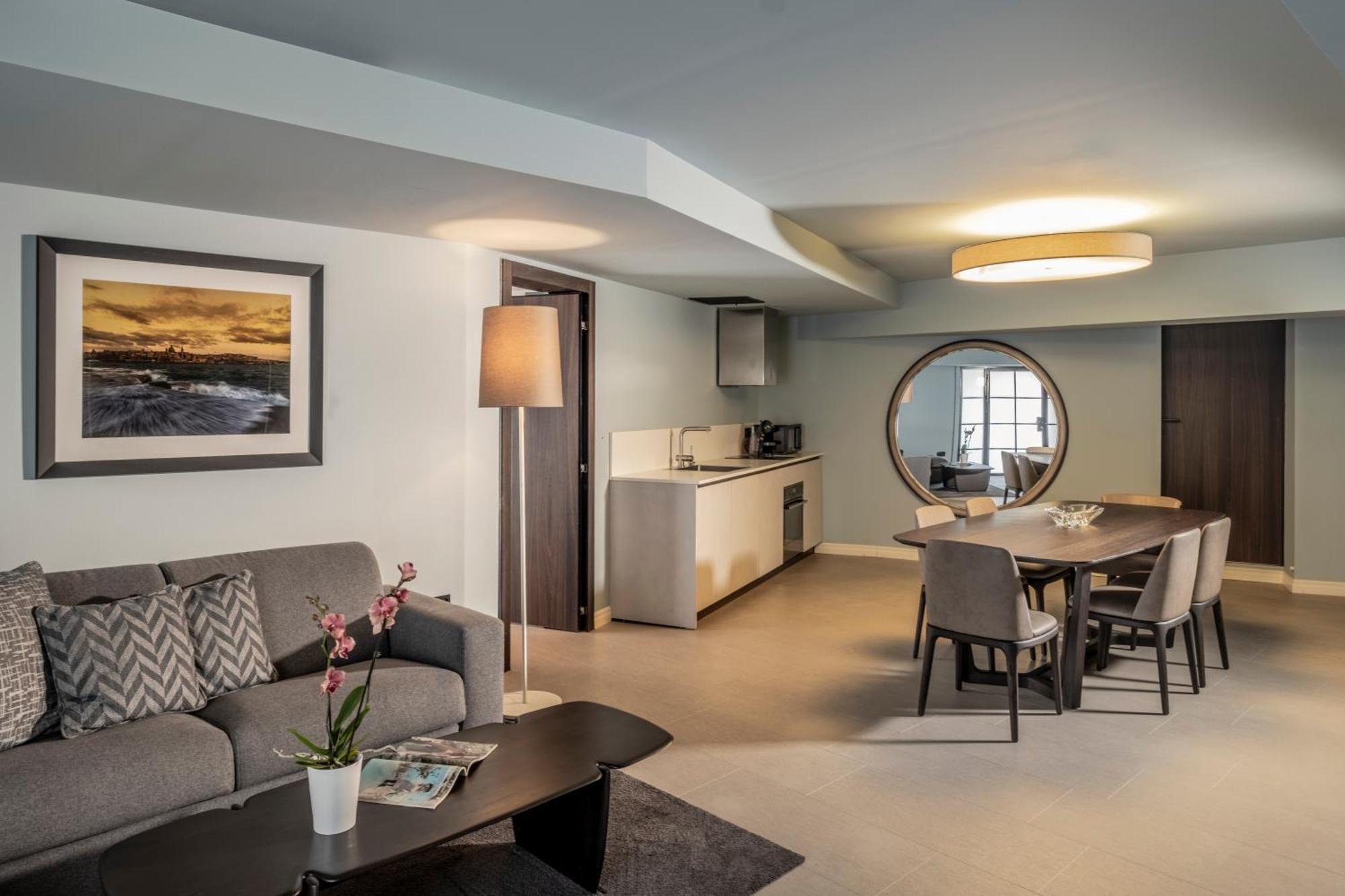 Waterfront Hotel 4*