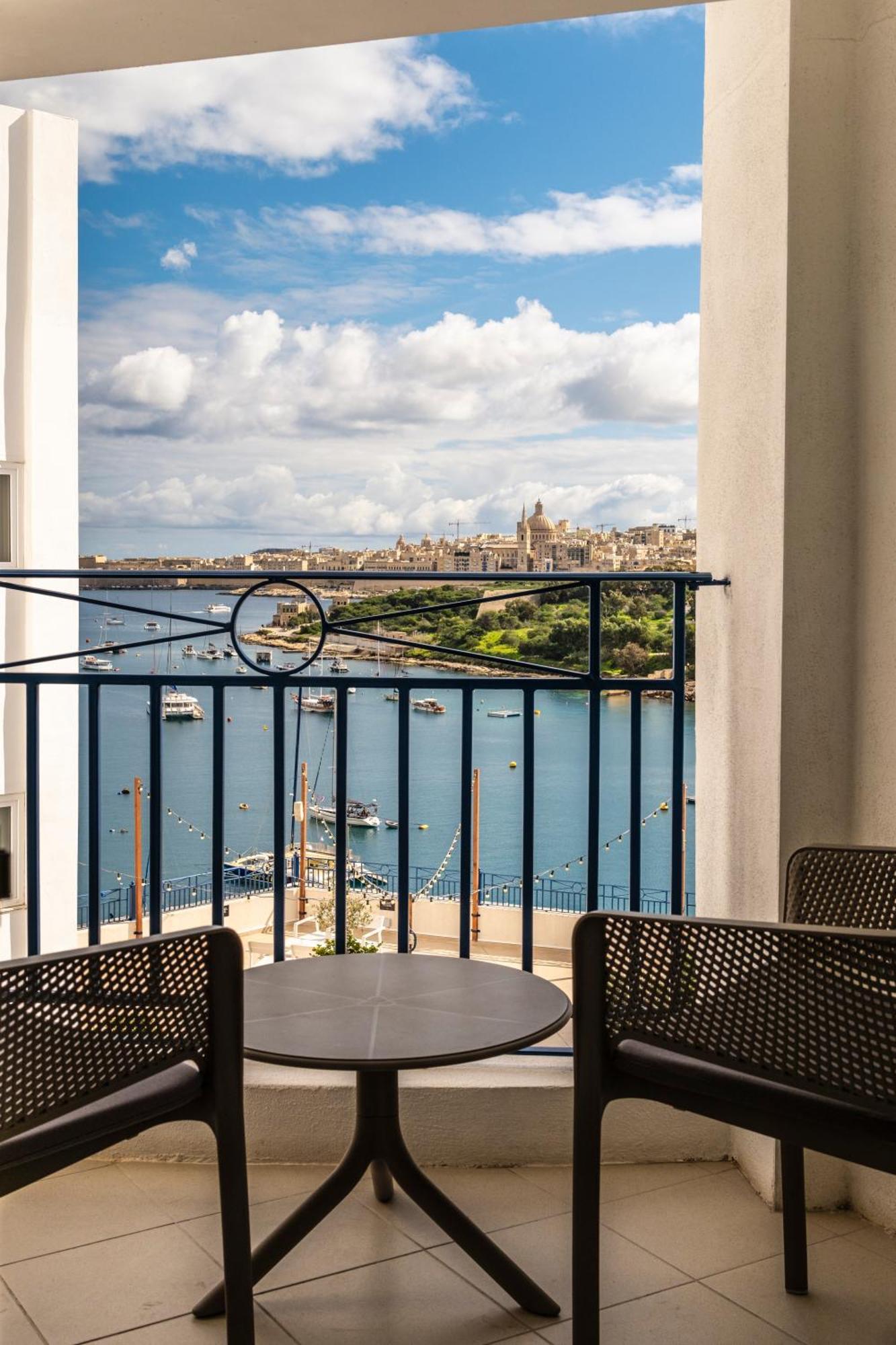 Waterfront Hotel