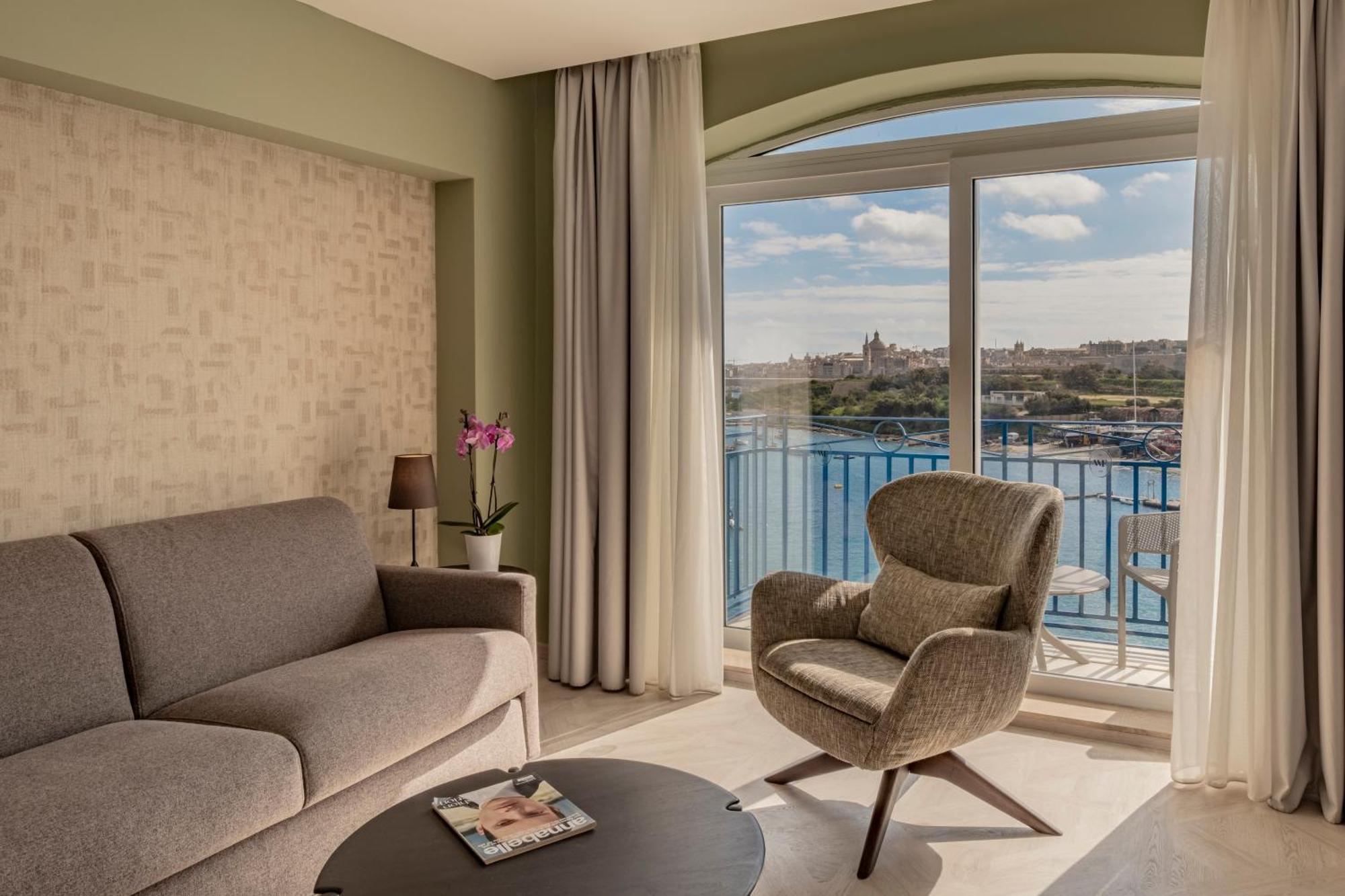 Waterfront Hotel